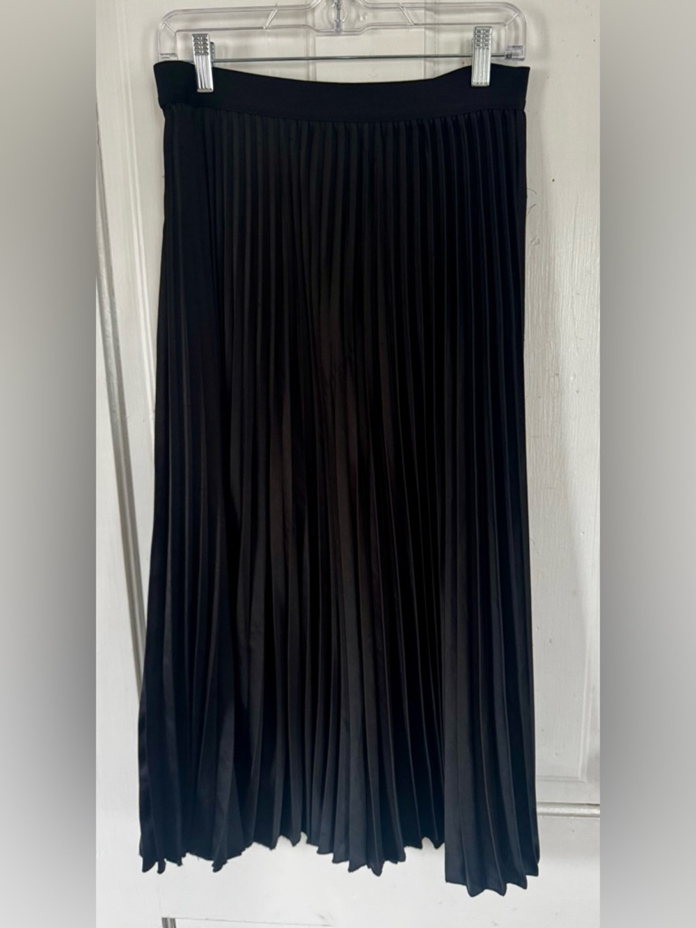 H&M Black Pleated Midi Skirt